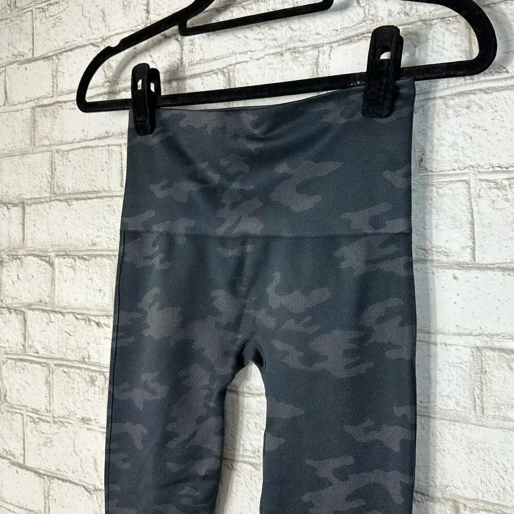 Spanx Leggings Look at Me Now Seamless Camo Camouflage High Waist Black S - Picture 7 of 7